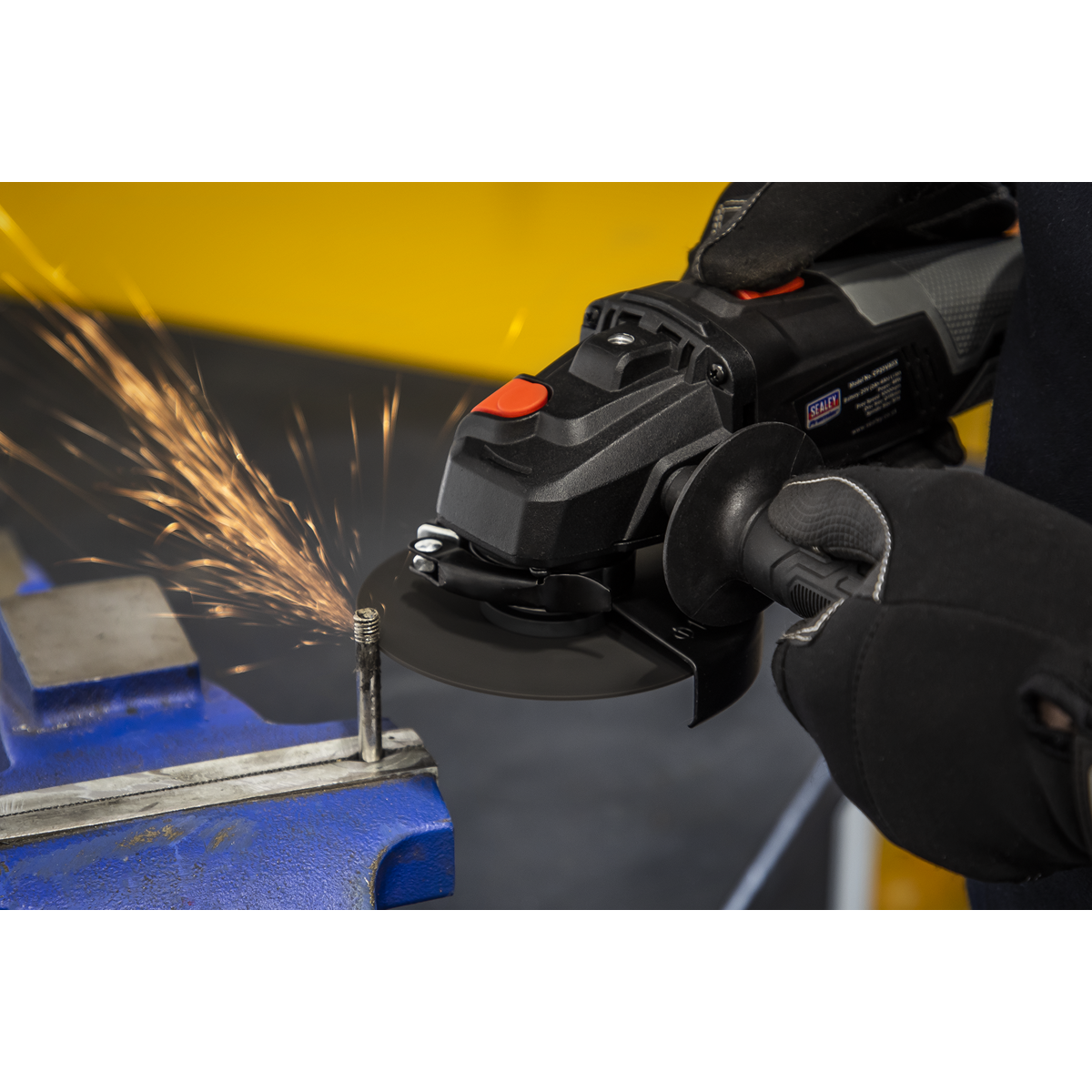 SV20 Series 115mm Brushless Cordless Angle Grinder Kit 20V 4Ah CP20VAGXKIT1