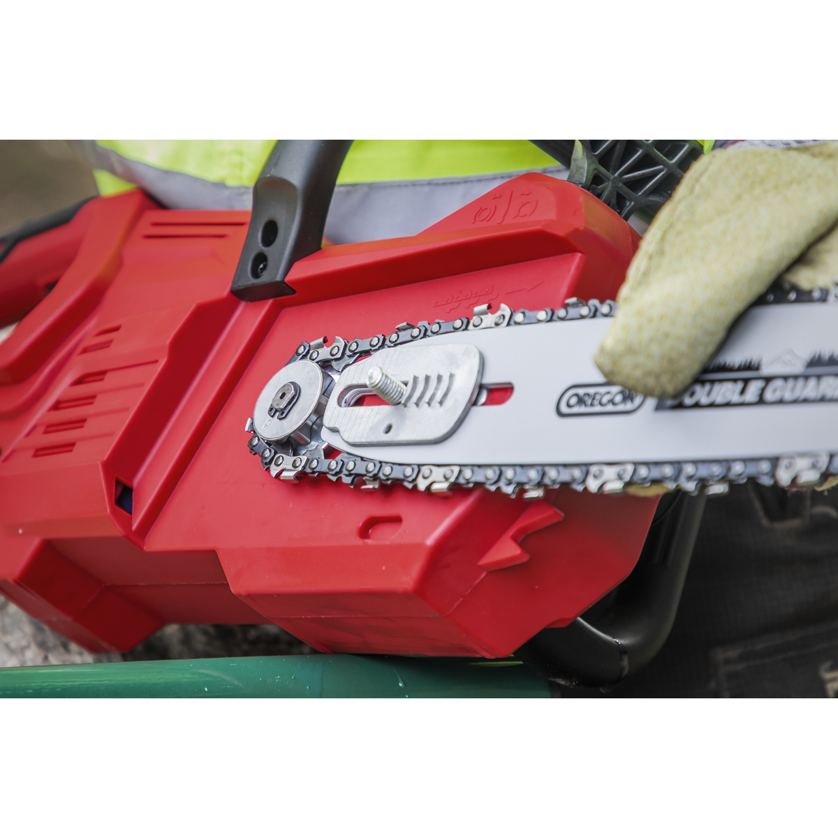 SV20 Series 25cm Cordless Chainsaw 20V - Body Only CP20VCHS