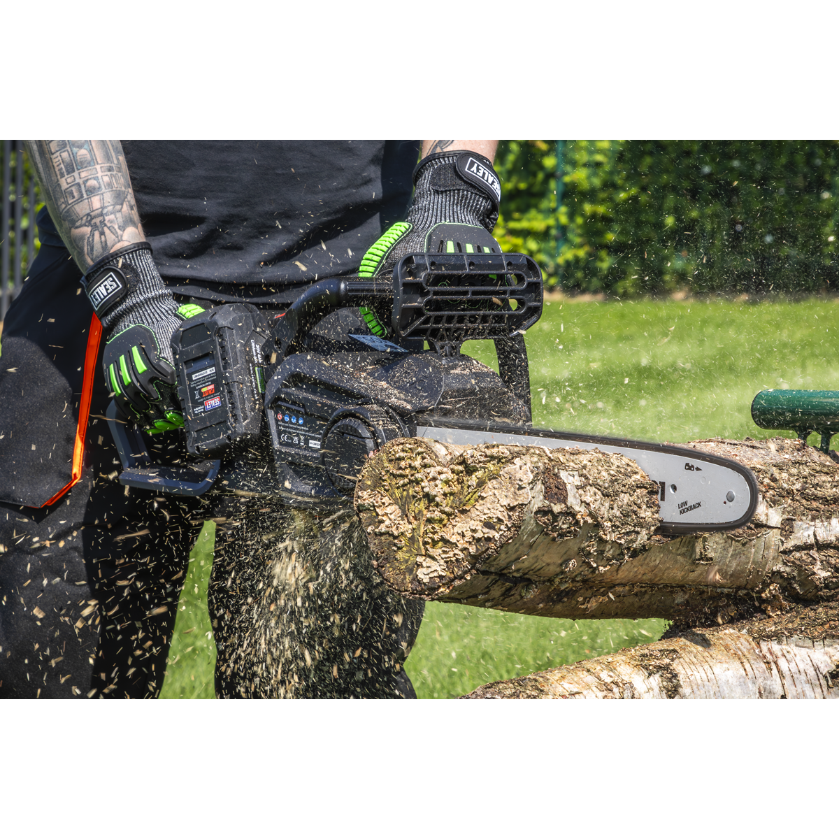 SV20 Series 35cm Cordless Chainsaw Kit 40V 4Ah - 2 Batteries CP40VCSKIT