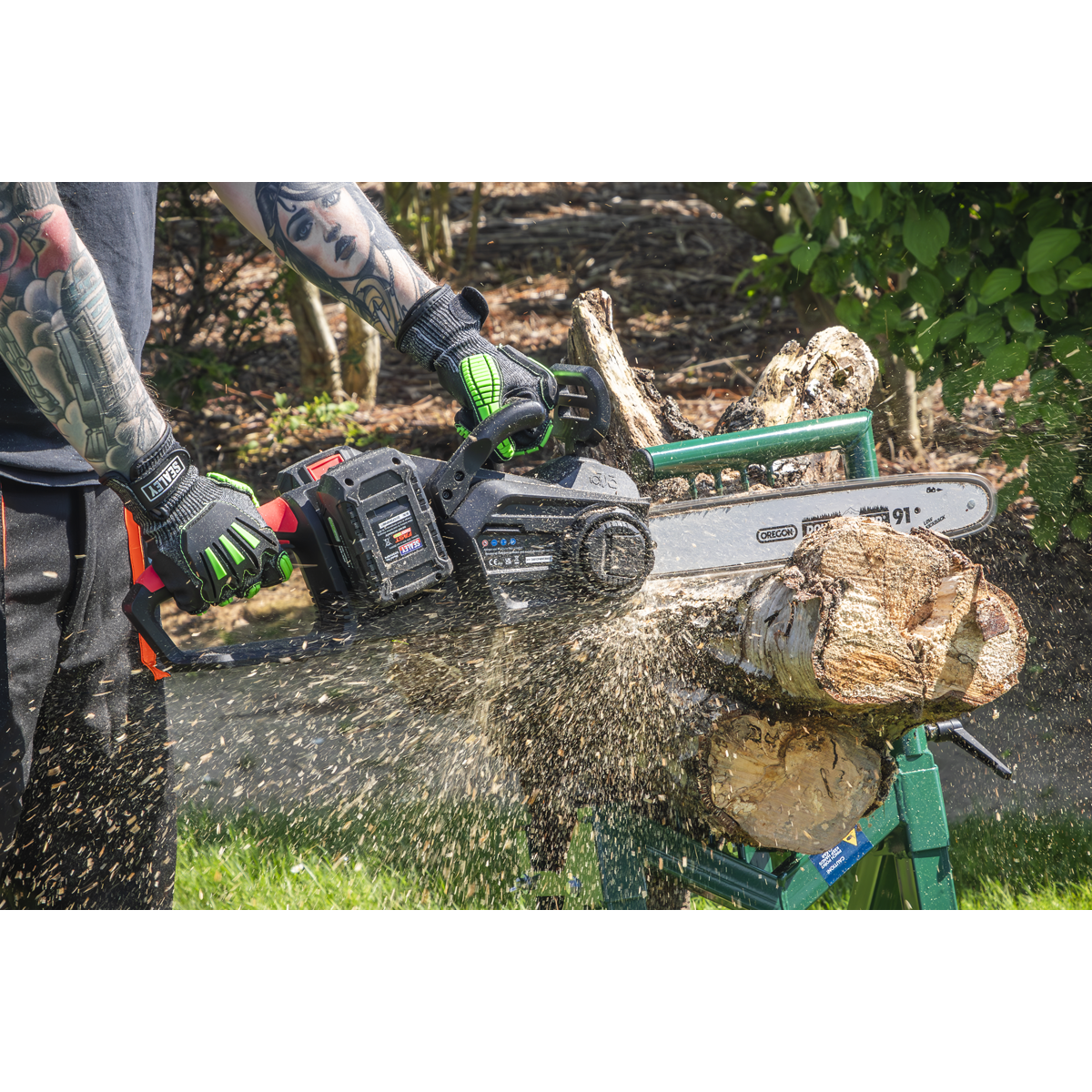 SV20 Series 35cm Cordless Chainsaw Kit 40V 4Ah - 2 Batteries CP40VCSKIT