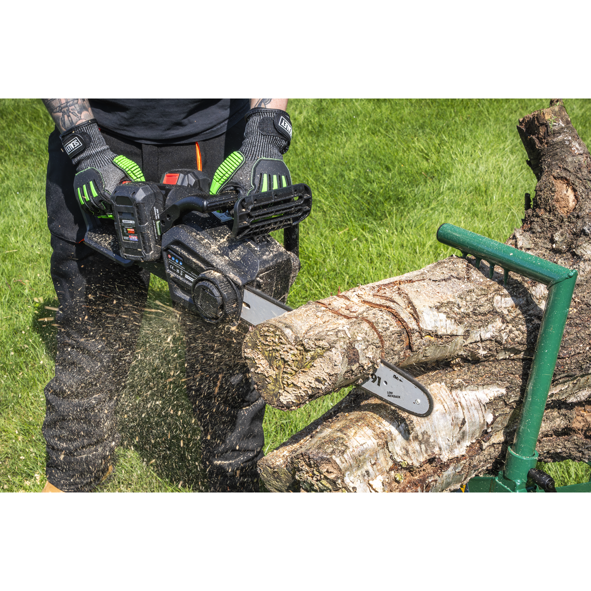 SV20 Series 35cm Cordless Chainsaw 40V - Body Only CP40VCS
