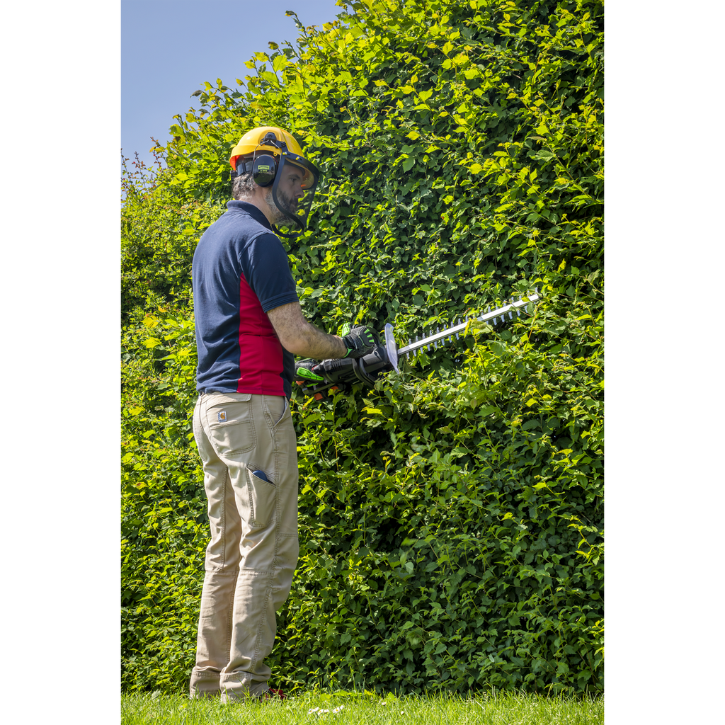 SV20 Series 52cm Cordless Hedge Trimmer Kit 40V 4Ah - 2 Batteries CP40VHTKIT