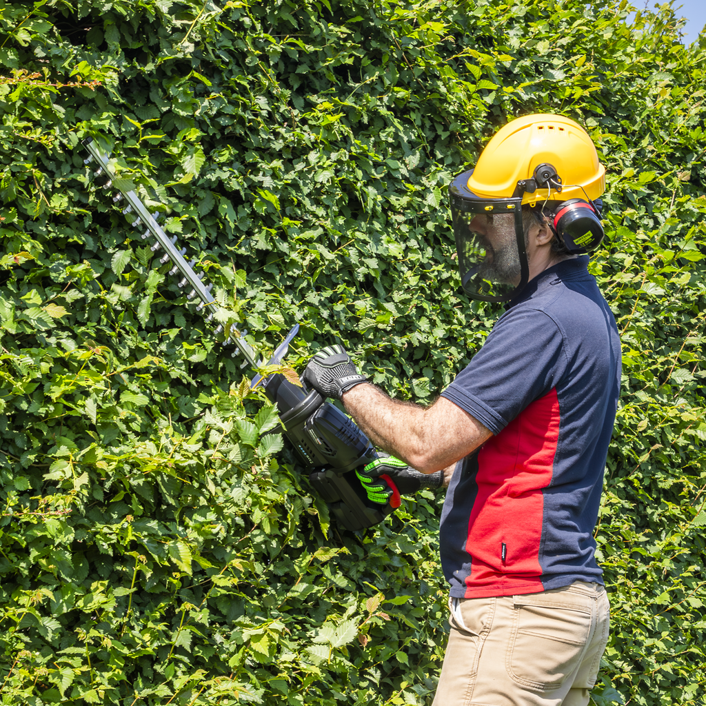 SV20 Series 52cm Cordless Hedge Trimmer Kit 40V 4Ah - 2 Batteries CP40VHTKIT