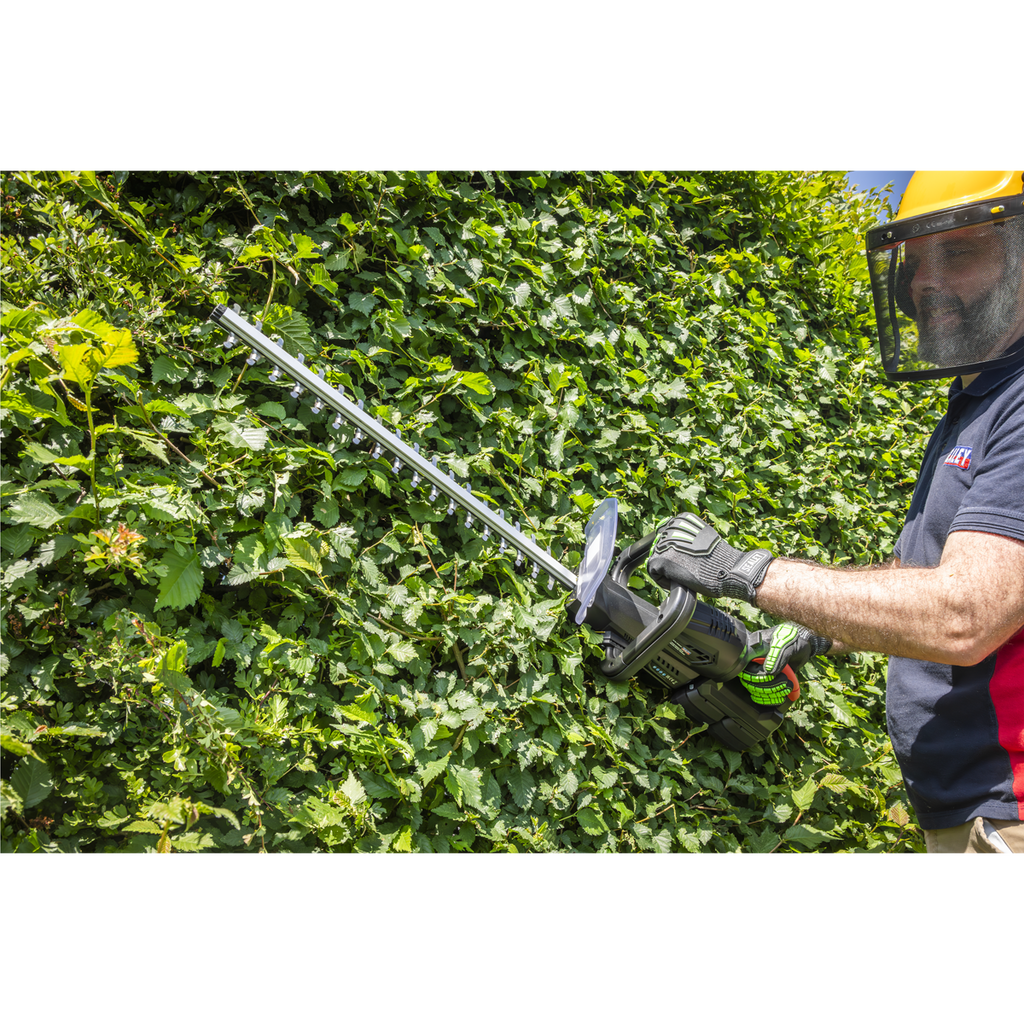 SV20 Series 52cm Cordless Hedge Trimmer Kit 40V 4Ah - 2 Batteries CP40VHTKIT