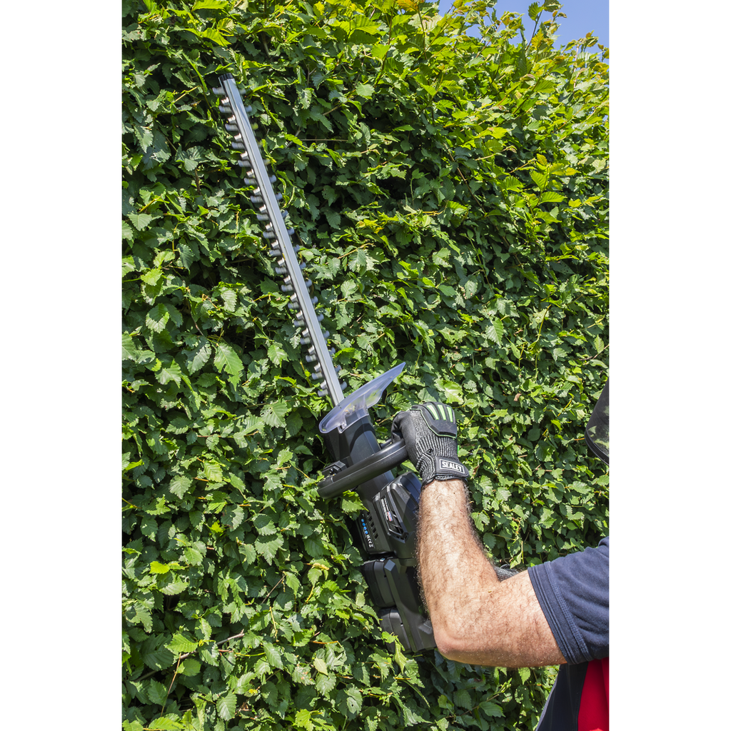 SV20 Series 52cm Cordless Hedge Trimmer Kit 40V 4Ah - 2 Batteries CP40VHTKIT