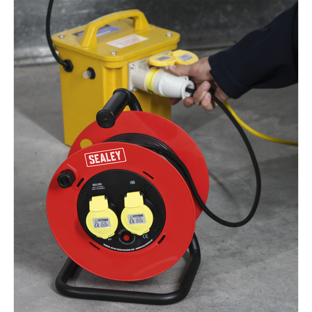 25m Heavy-Duty Cable Reel with Thermal Trip 2 x 110V CR12515