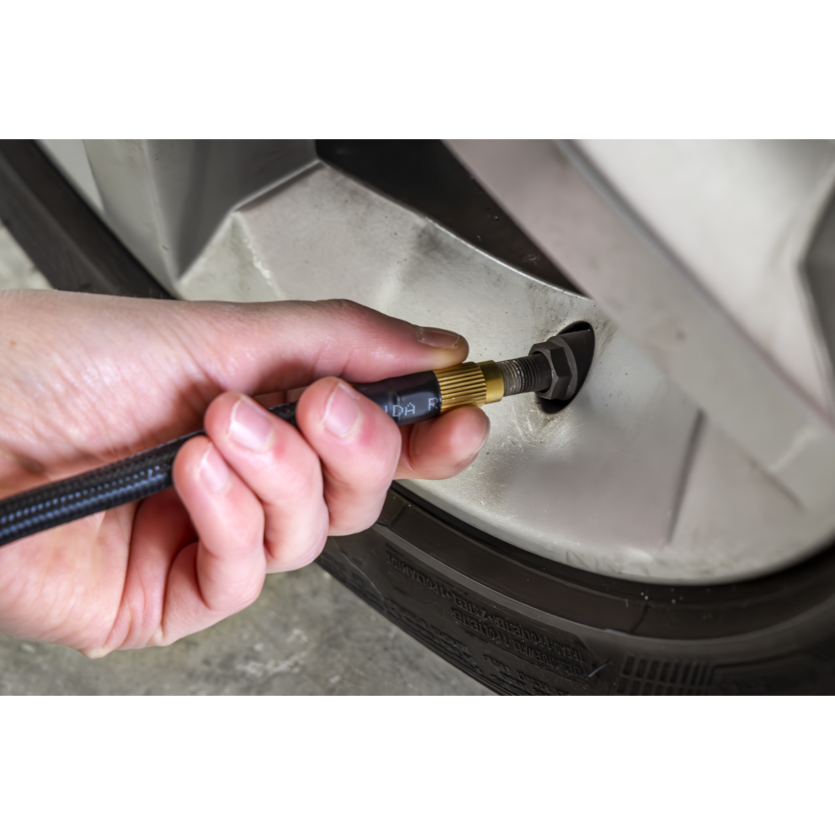 Rechargeable Tyre Inflator & Power Bank with Worklight 12V CTI140