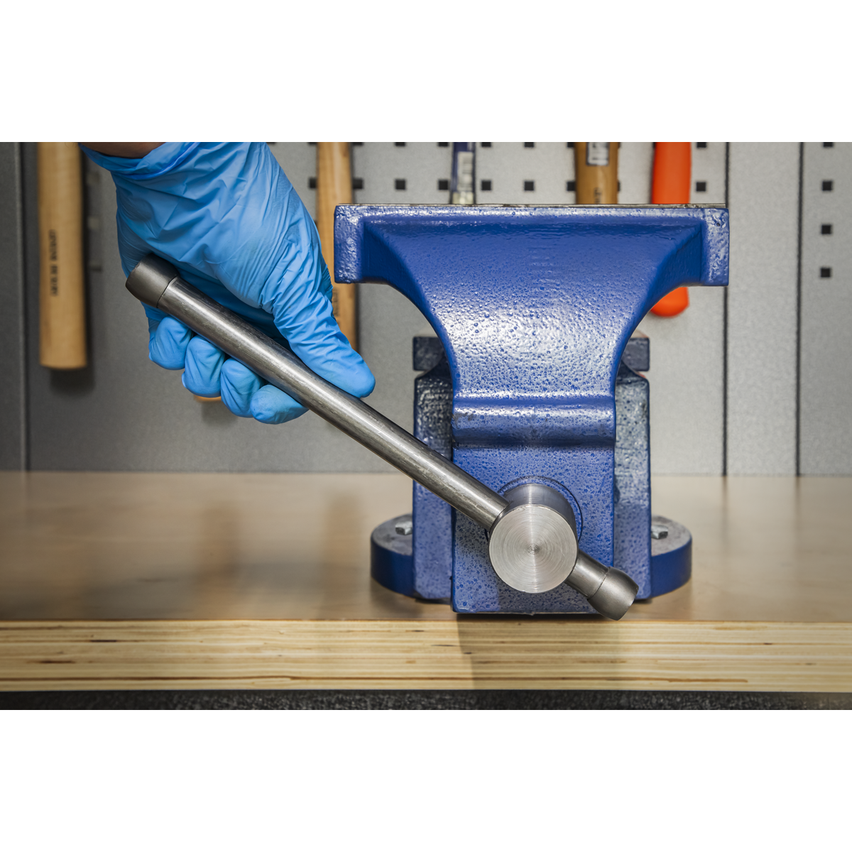 Professional Heavy-Duty Fixed Base Vice 200mm CV200XT