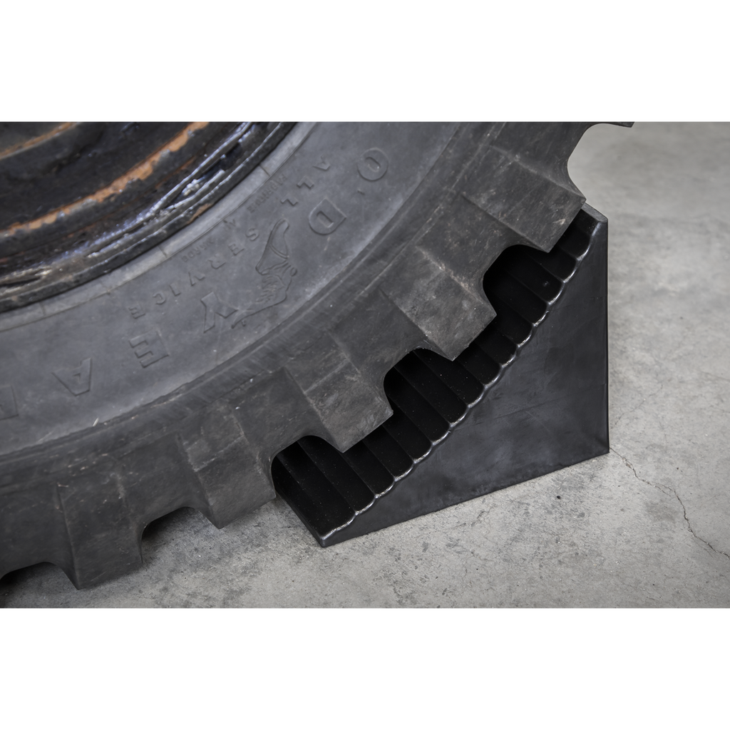 Heavy-Duty Rubber Wheel Chock - Single CWC01