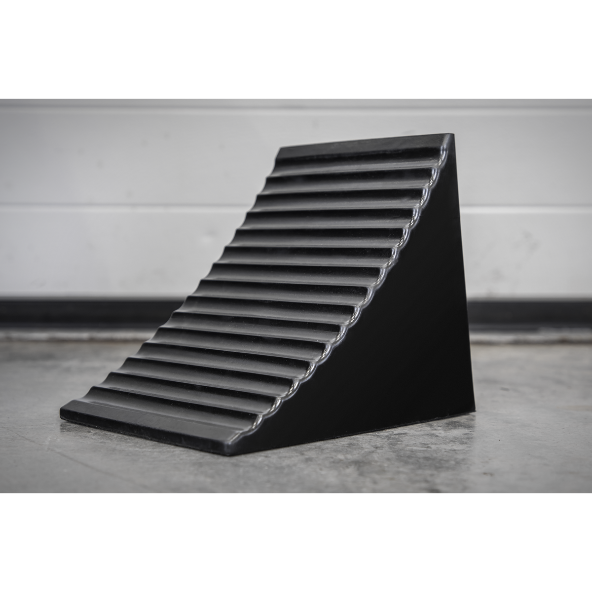 Heavy-Duty Rubber Wheel Chock - Single CWC01