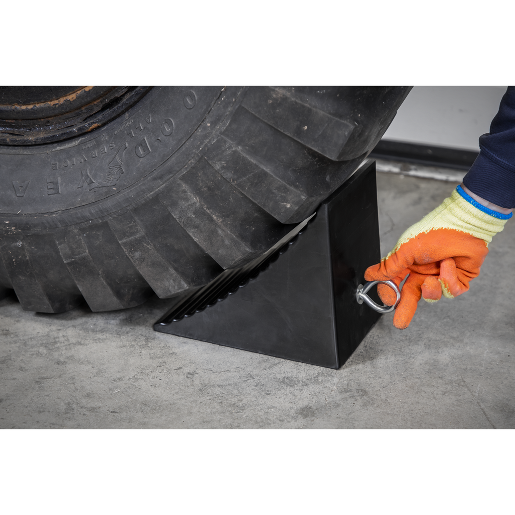 Heavy-Duty Rubber Wheel Chock - Single CWC01