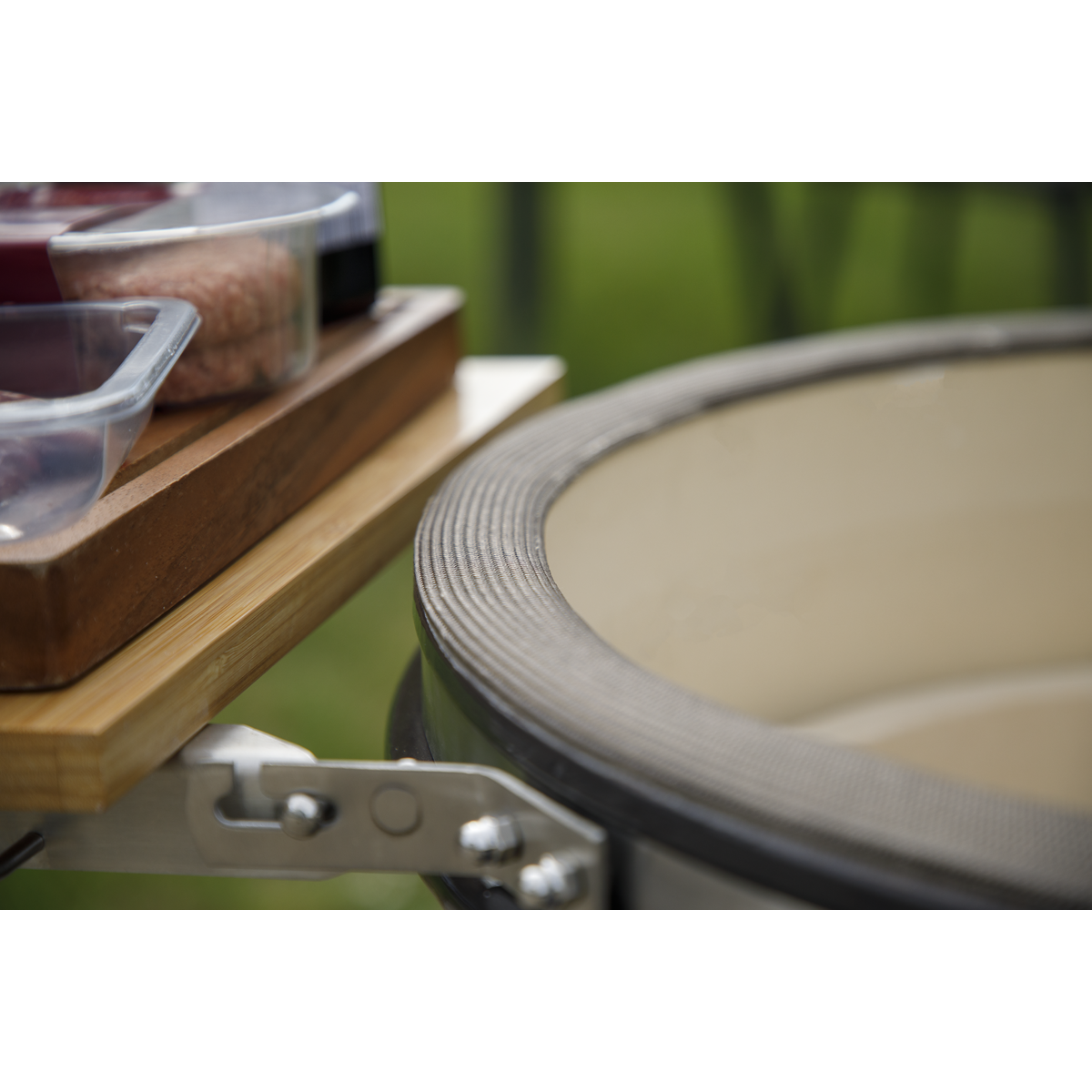 Deluxe 22"(56cm) Ceramic Kamado Style BBQ with Wheeled Stand DG159