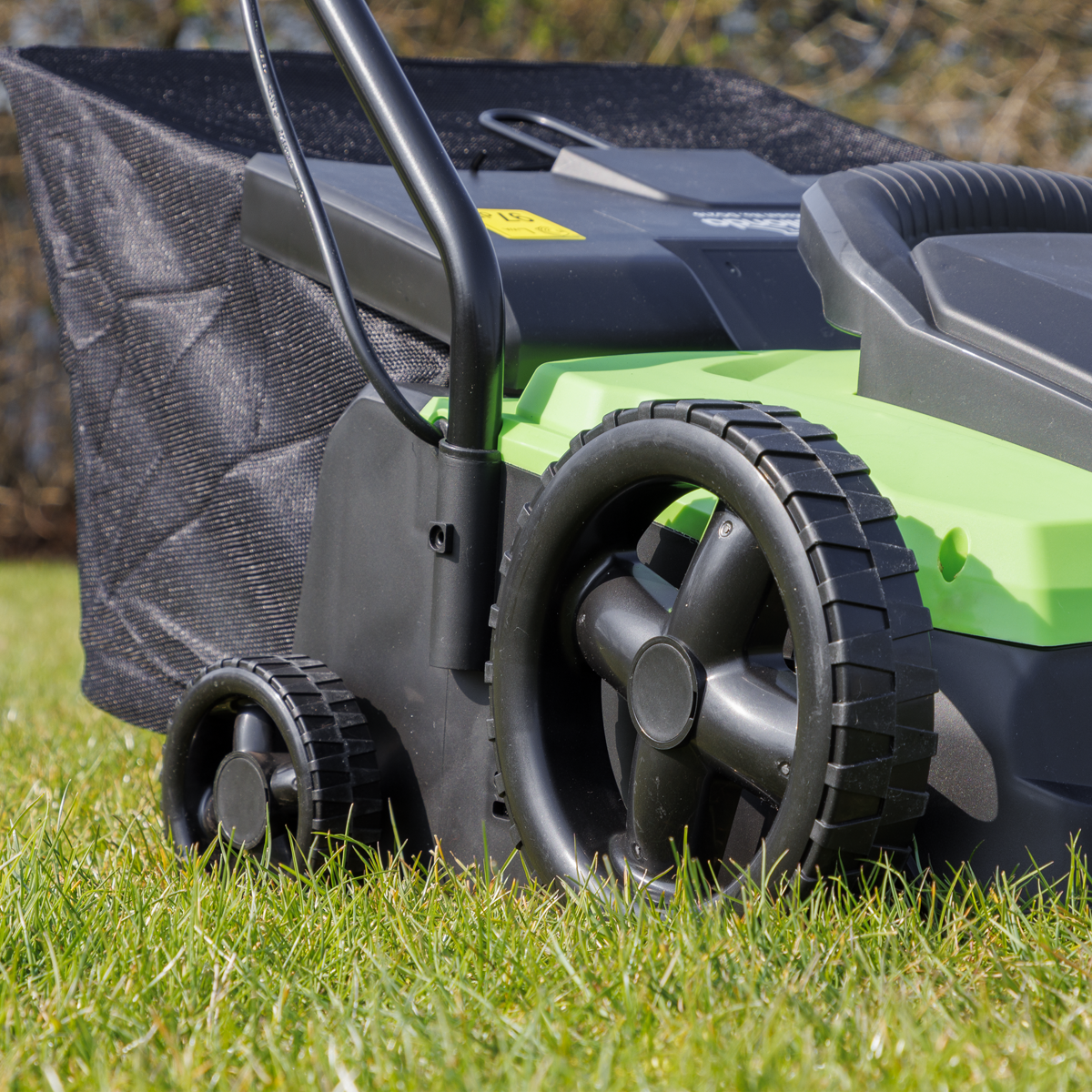 2-in-1 Electric Scarifier & Rake 1500W/230V DG216