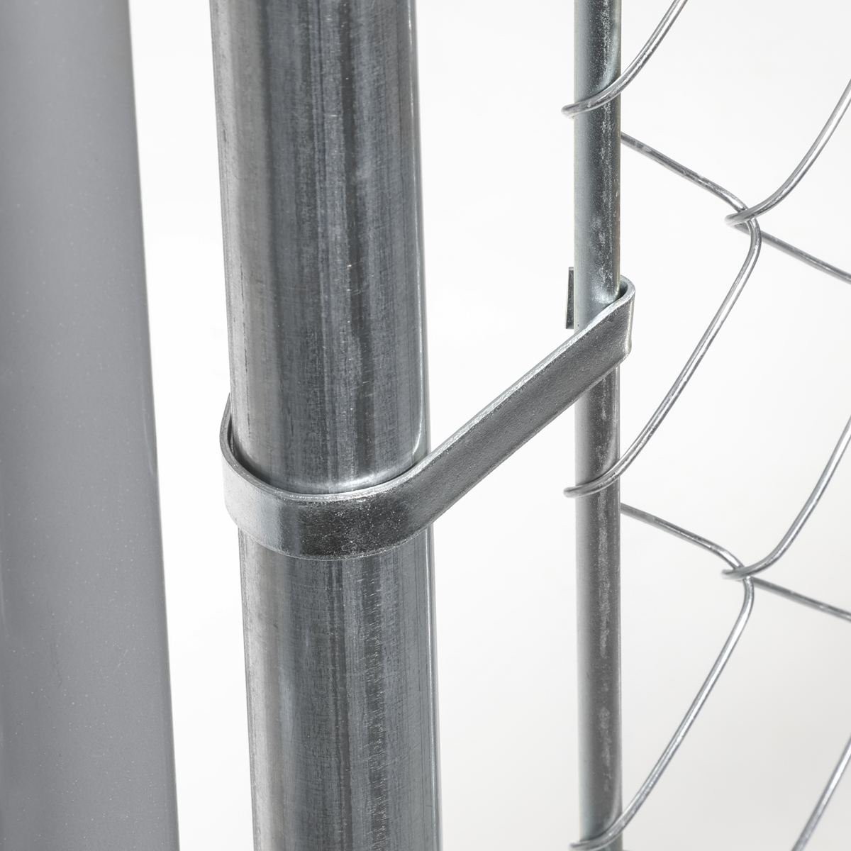 Galvanised Steel Dog Kennel with Roof Cover & Chain Link Fencing DG281