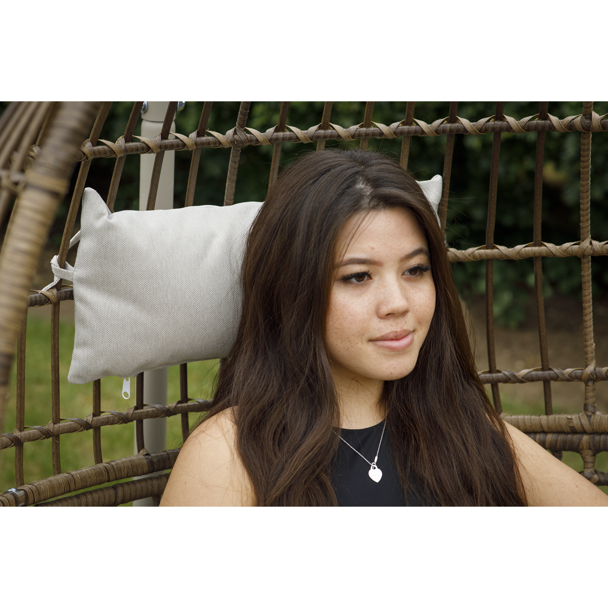 Single Swinging Egg Chair with Cushion DG60