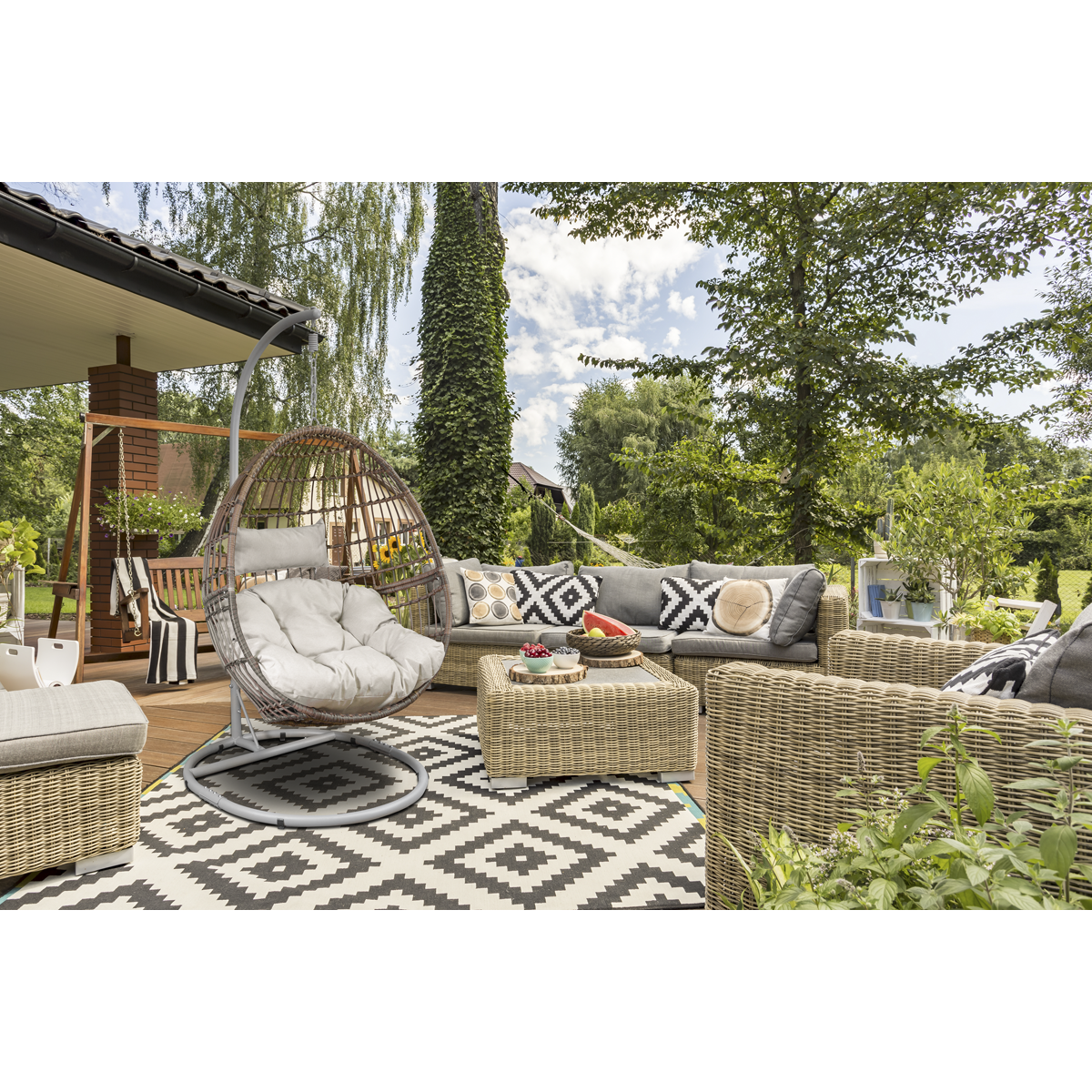Single Swinging Egg Chair with Cushion DG60