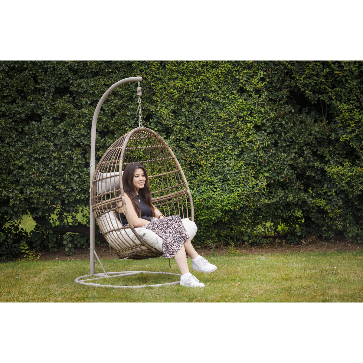 Single Swinging Egg Chair with Cushion DG60