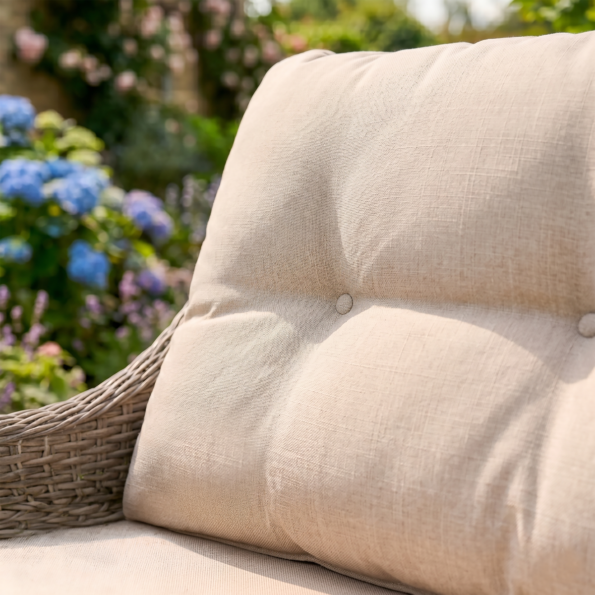 Chester Rattan Wicker Outdoor 2-Seater Sofa DG70