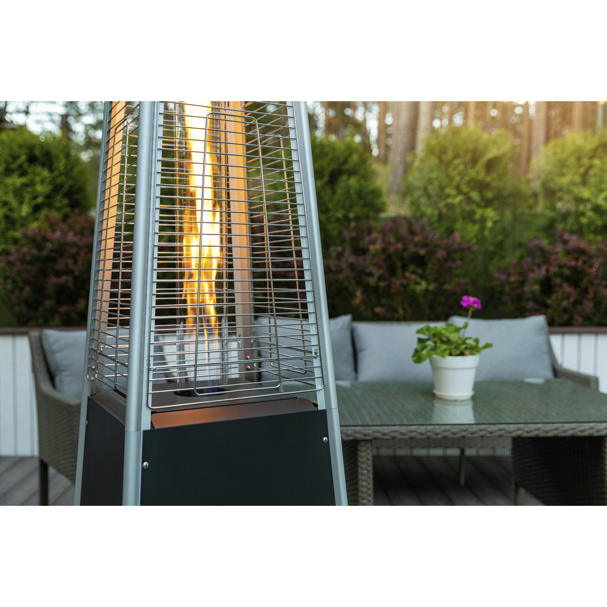 Dellonda Freestanding Pyramid Outdoor Gas Patio Heater 13kW - Black DG98