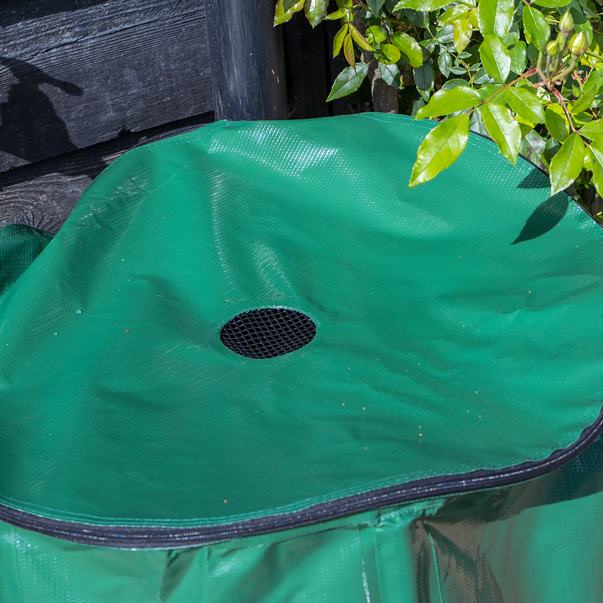 Collapsible PVC Garden Water Butt with Zipped Lid & Drain Tap 250L DG9