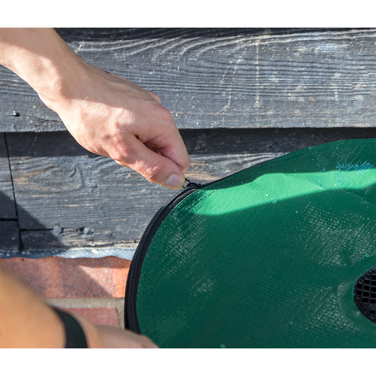 Collapsible PVC Garden Water Butt with Zipped Lid & Drain Tap 250L DG9