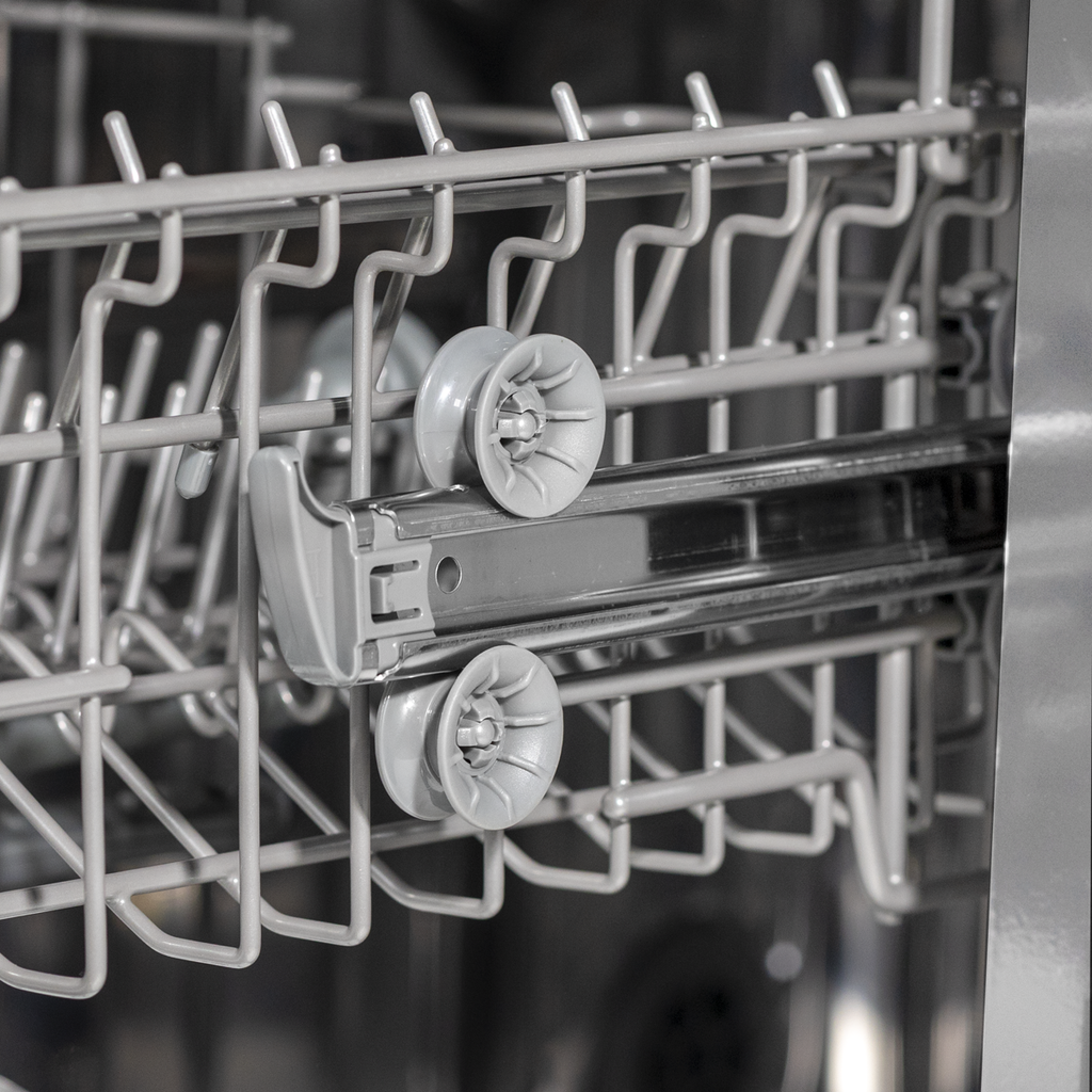 Slimline Freestanding Dishwasher 45cm Wide 10 Place Settings - Silver DH166