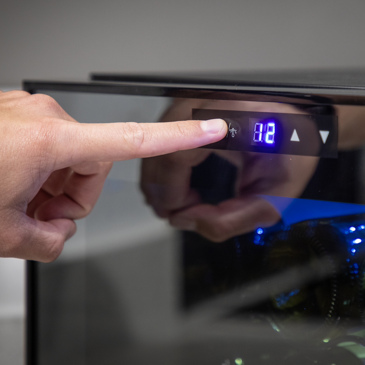 8 Bottle Tabletop Wine Fridge & Cooler - Black DH218