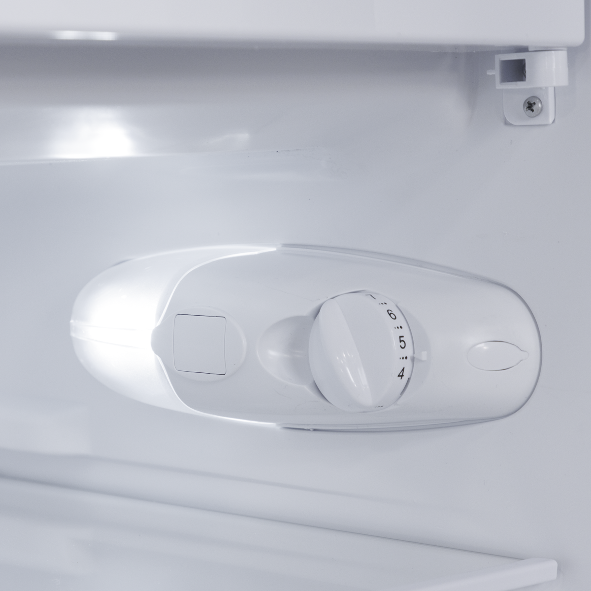 55cm Undercounter Larder Fridge, 130L Capacity - White DH246