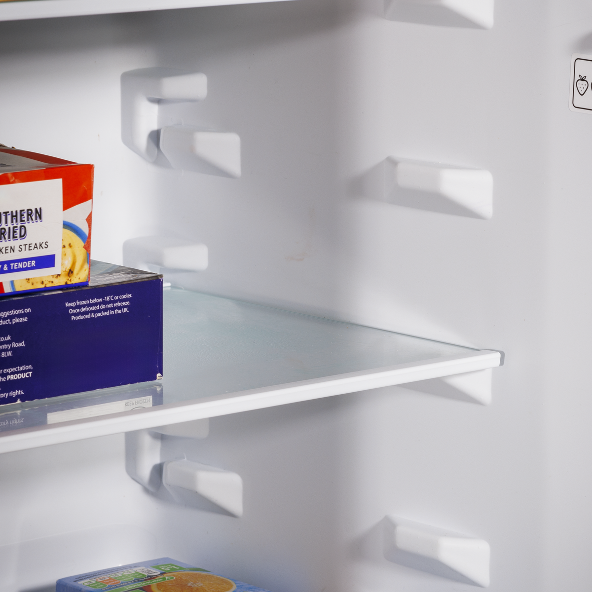 70/30 Low Frost Fridge Freezer 157L Capacity - White DH252