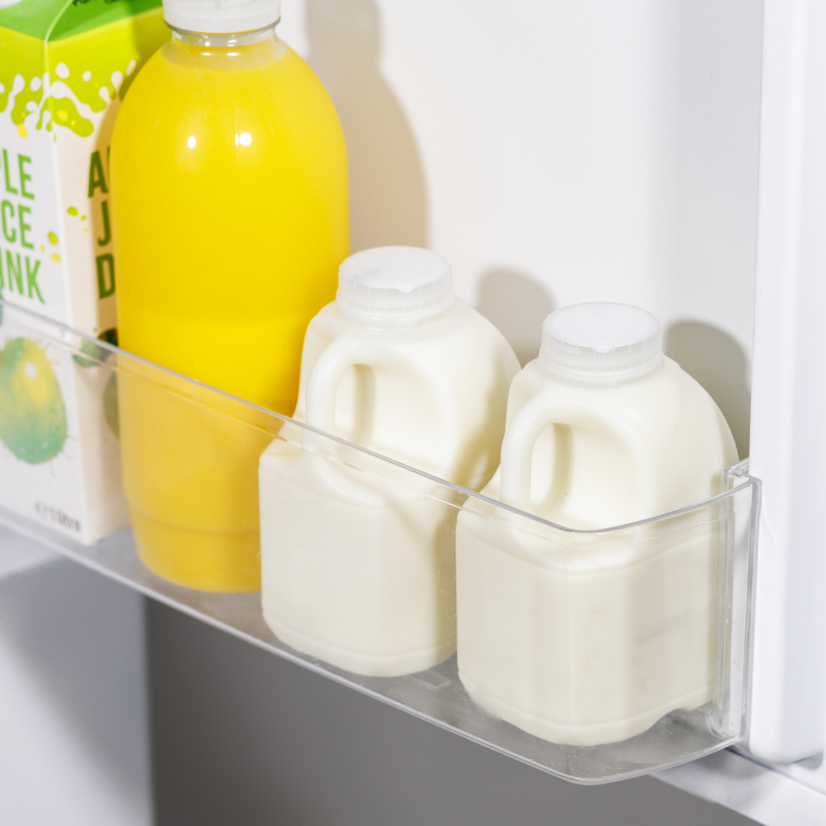 70/30 Low Frost Fridge Freezer 157L Capacity - White DH252