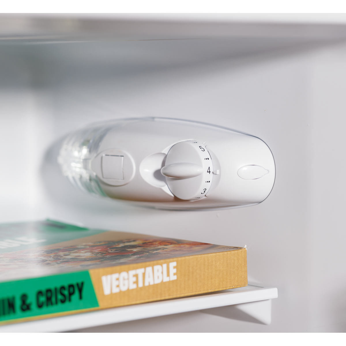 70/30 Low Frost Fridge Freezer 157L Capacity - White DH252