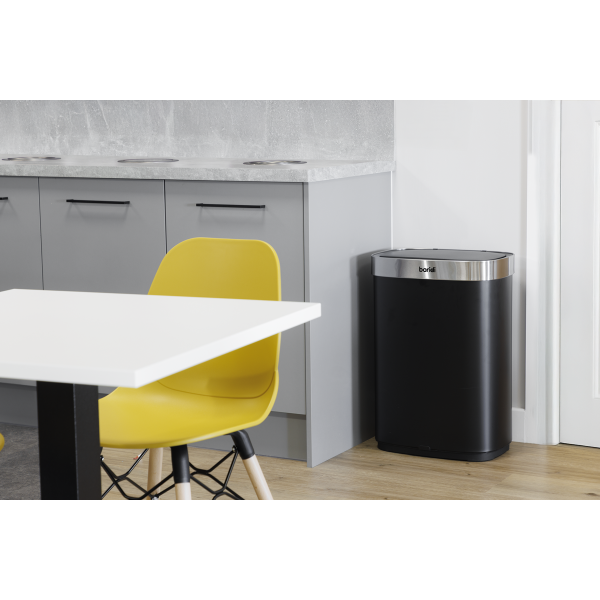 Sensor Bin 65L - Black/Stainless Steel DH282