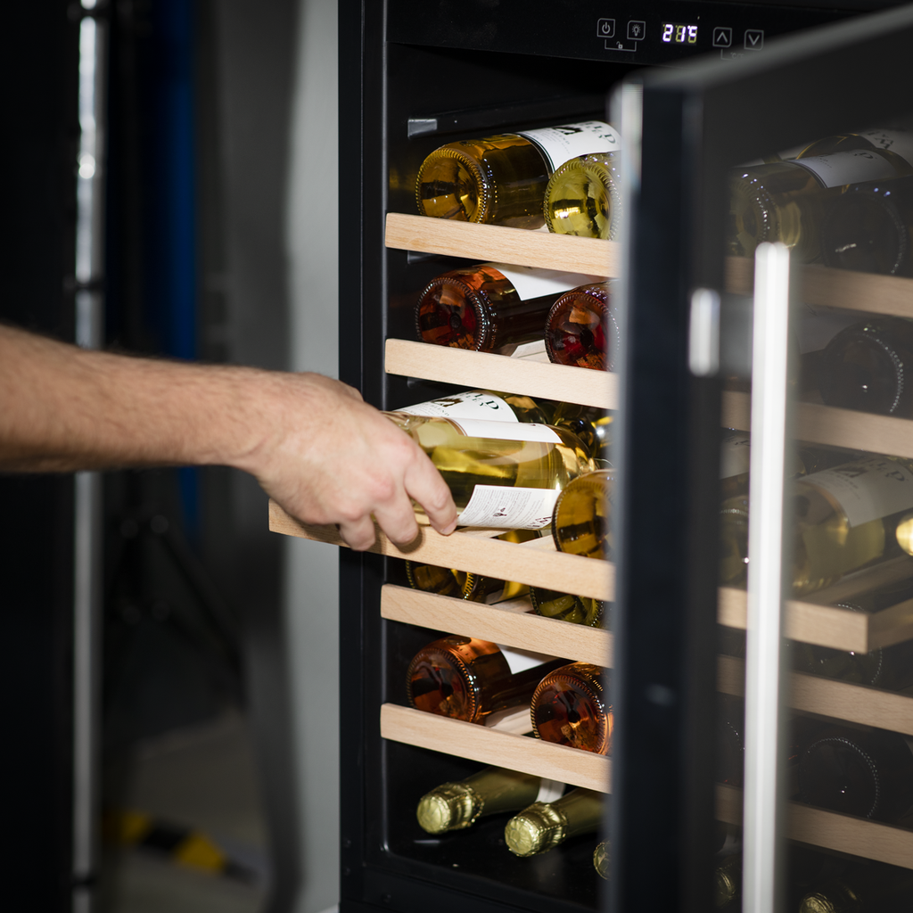 54 Bottle Undercounter/Freestanding Wine Fridge with Digital Touchscreen Controls, Wooden Shelves & LED Light 135L - Black DH78