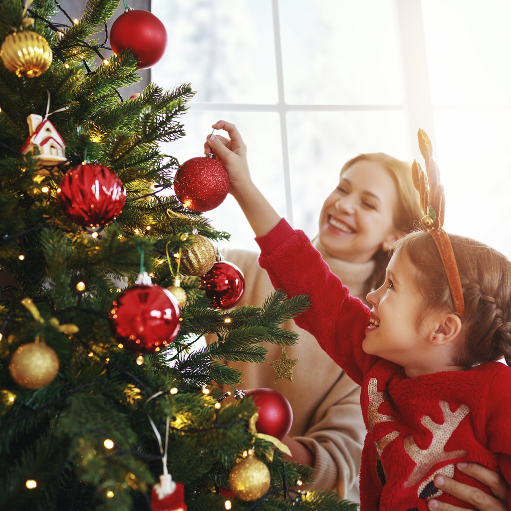 Pre-Lit Hinged Christmas Tree with 270 Warm White LED Lights 6ft(180cm) DH81