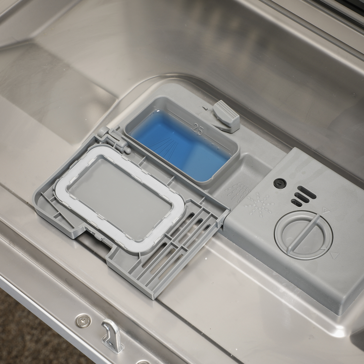 Tabletop Dishwasher 6 Place Settings 6.5L Capacity - White DH83