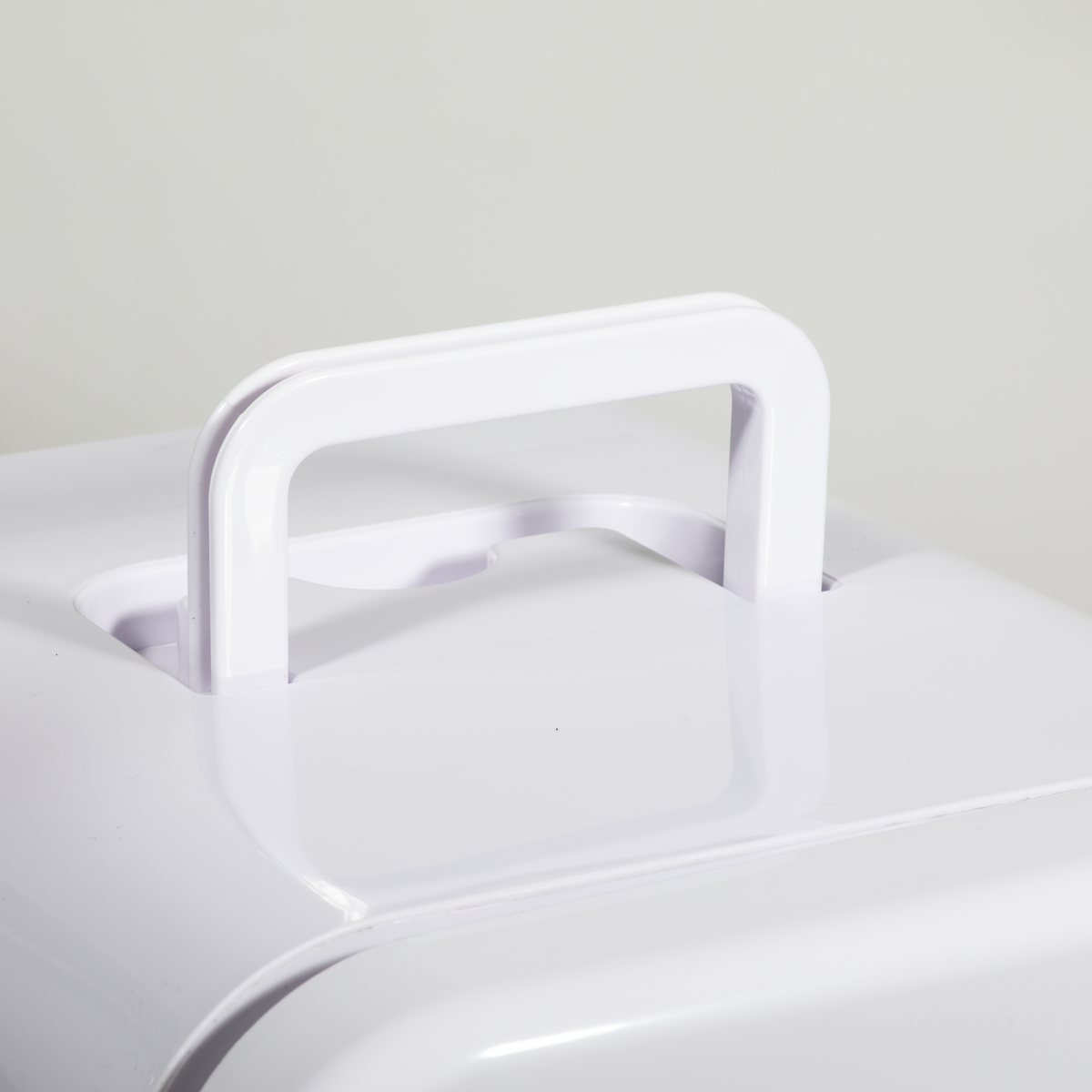 Mini Fridge/Warmer 15L Capacity 12V/230V - White DH94