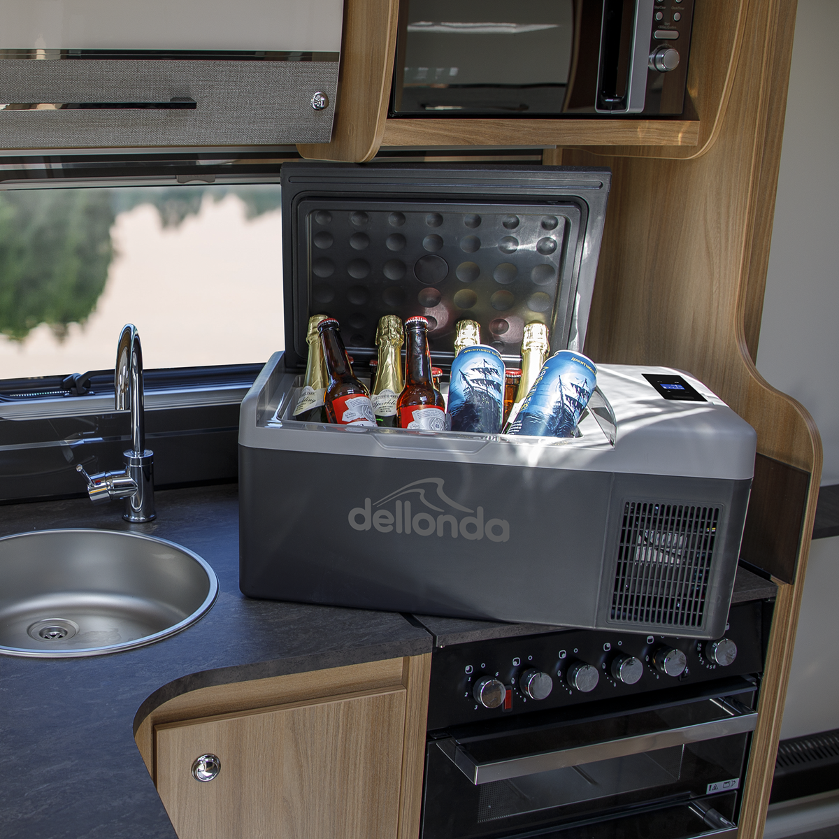 Portable Fridge Freezer/Cool Box with LED Display & AC/DC 230V Adaptor 15L DL130