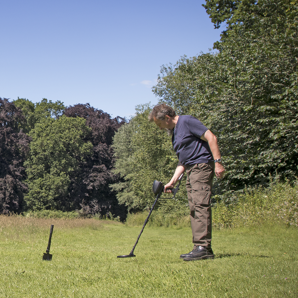Lightweight Metal Detector with High Accuracy Pinpoint Function DL6