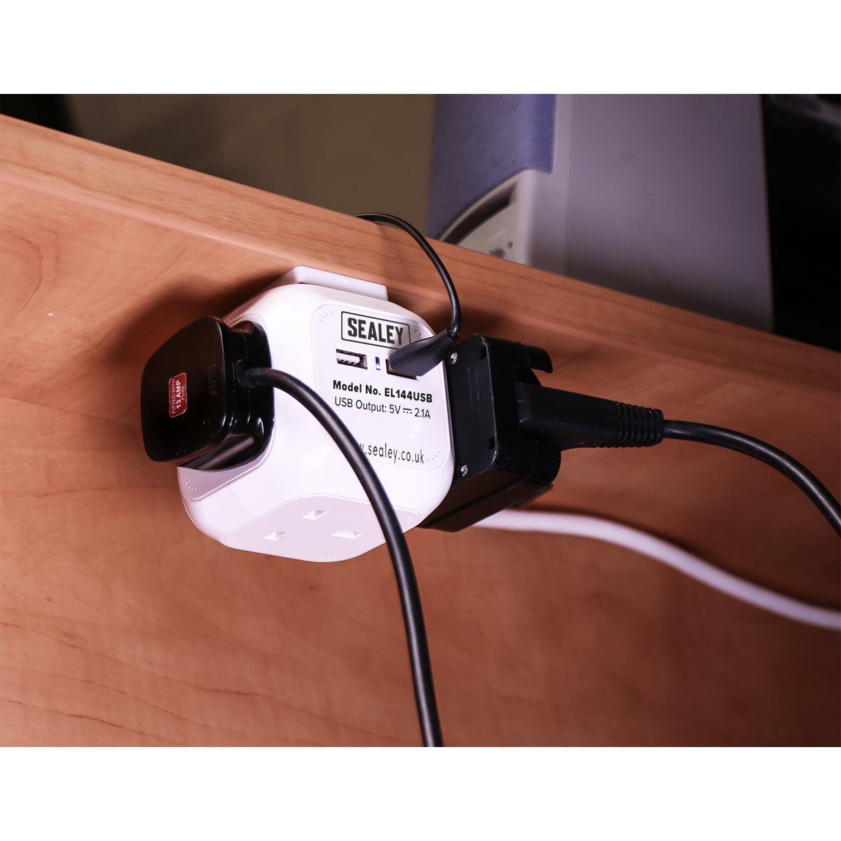 1.4m Extension Cable Cube 4 x 230V & 2 x USB  - White EL144USB