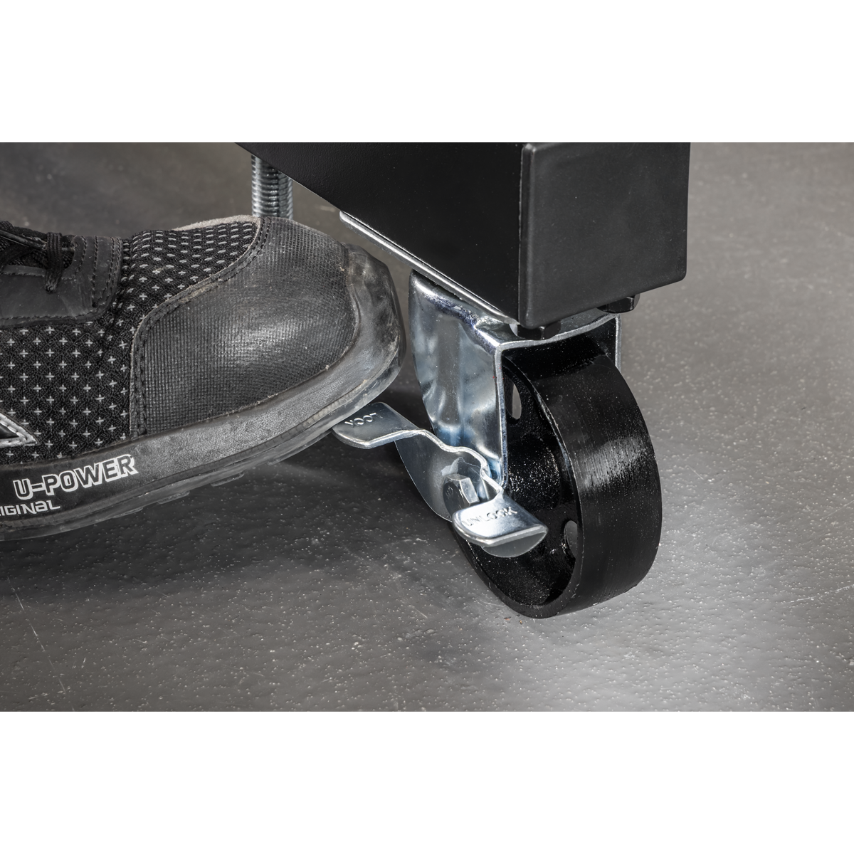 Folding 360º Rotating Engine Stand with Geared Handle & Drain Pan ES680DS