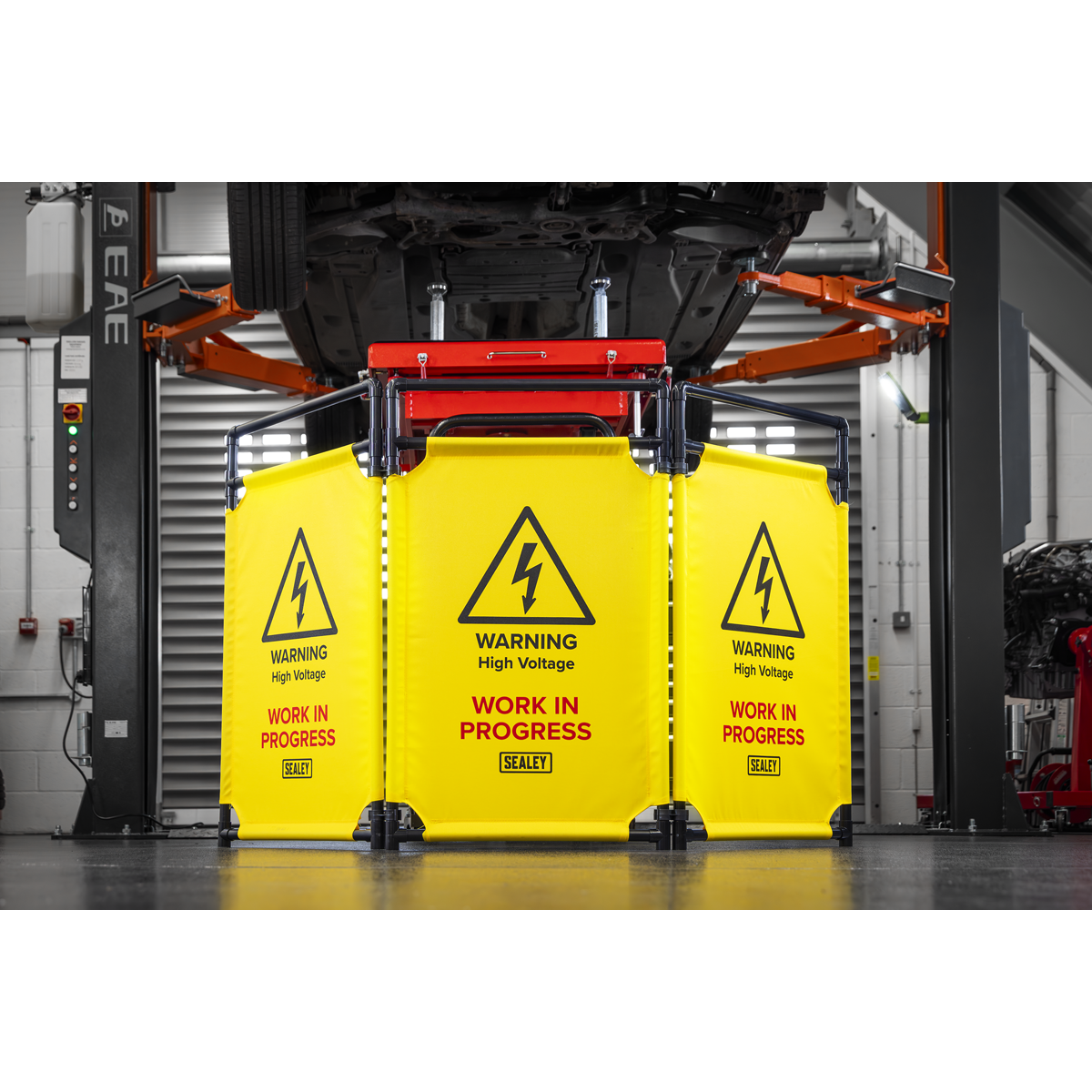 Folding Safety Barrier for Hybrid/Electric Vehicles EV20
