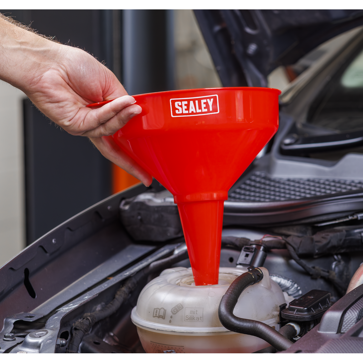 Fixed Spout Funnel with Filter 200mm - Medium F2