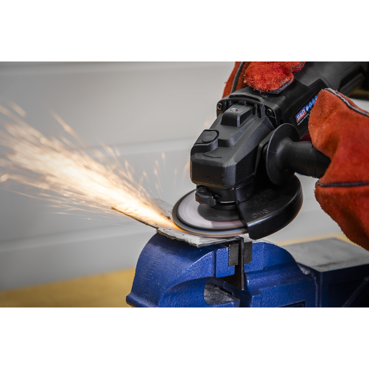 125mm Aluminium Oxide Flap Disc 60Grit 22mm Bore FD12560E
