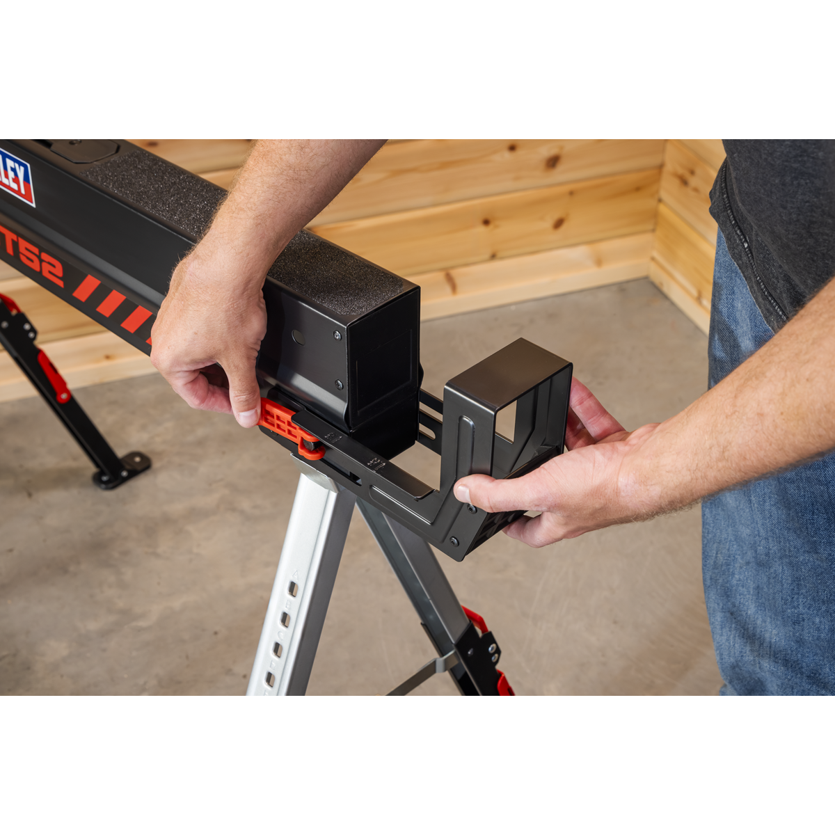 Adjustable Sawhorse Set 2pc FDT52