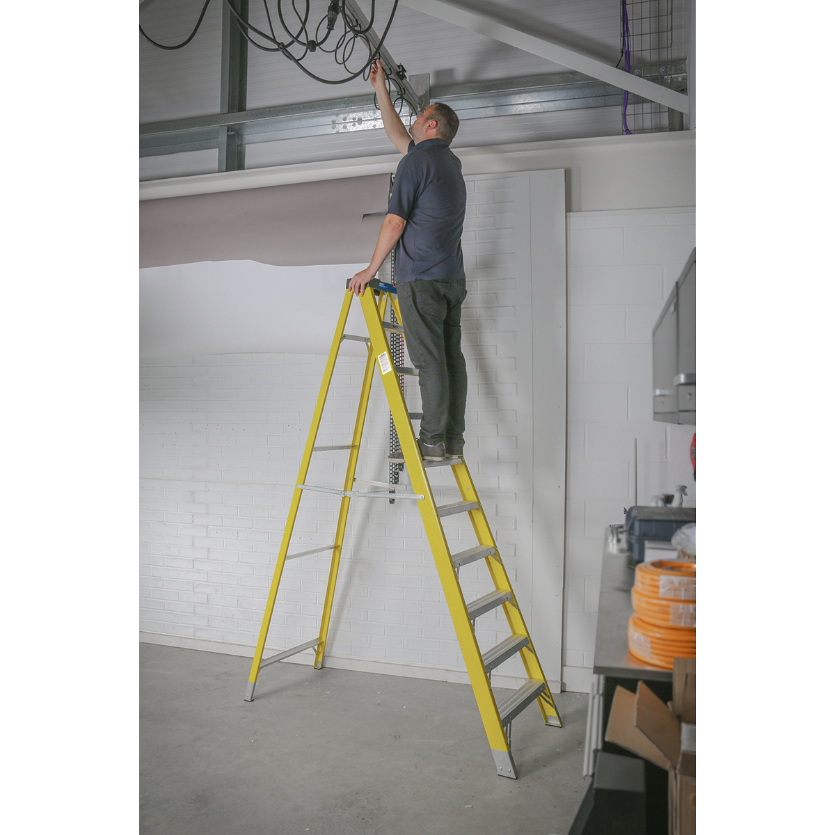 Fibreglass Step Ladder 9-Tread - EN 131 FSL10