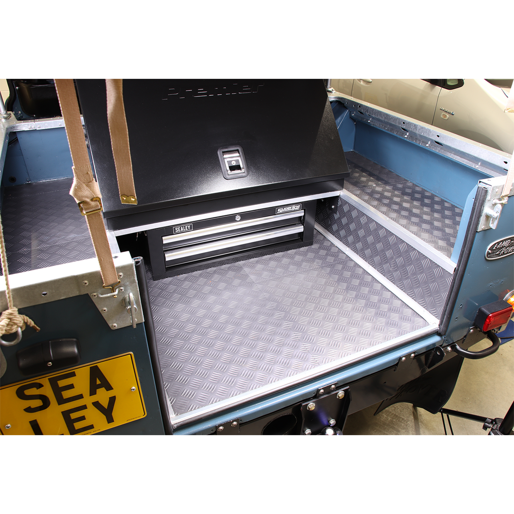 Vinyl Floor Tile with Peel & Stick Backing Silver Treadplate Pack of 16 FT1S