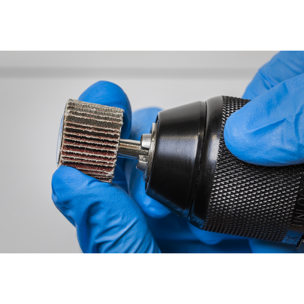 25 x 20mm Abrasive Flap Wheel with 6mm Shaft Assorted Grit - Pack of 5 FW2520ASS