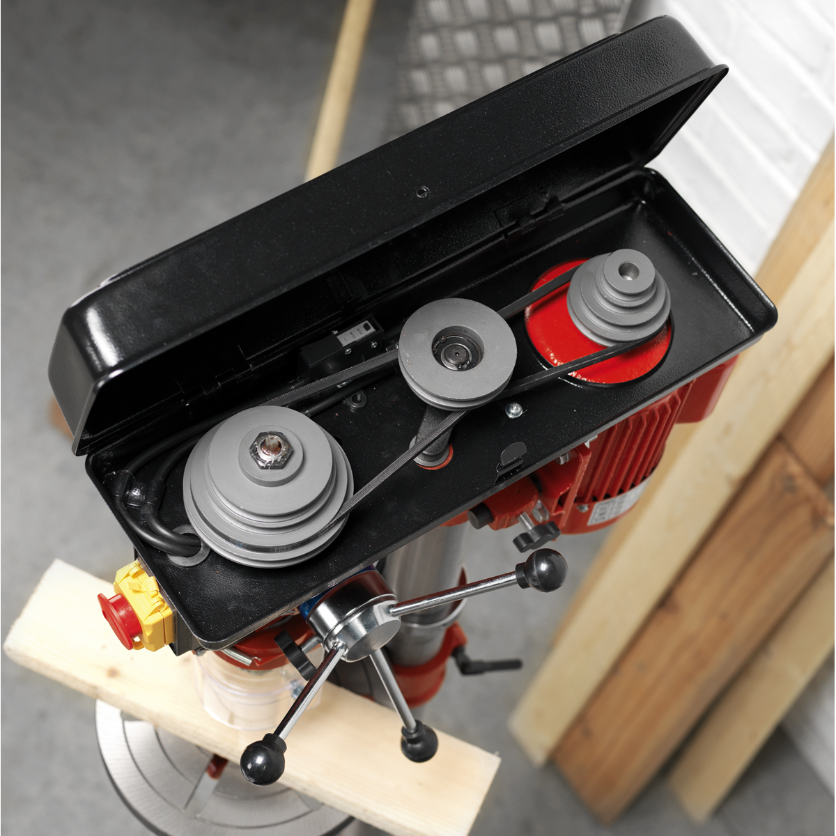 Floor Standing Pillar Drill 12-Speed 370W/230V GDM140F