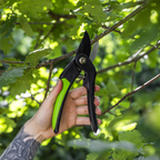 Bypass Secateurs with Soft Grip Handle, 3-Stage Safety Lock & Carbon Steel Blade GTSG004