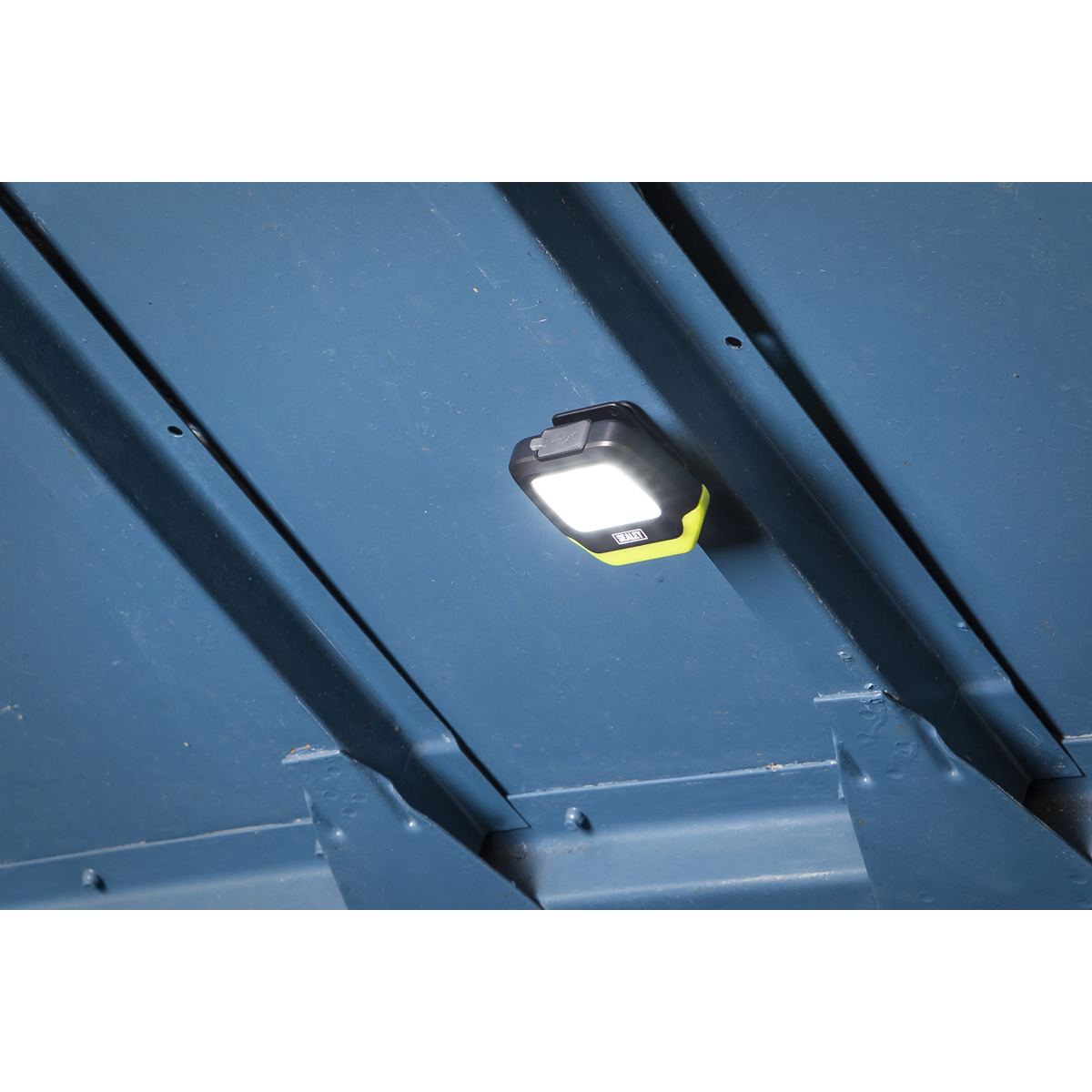 Rechargeable Clip Light with Auto-Sensor 2W & 1.5W SMD LED HT02LED